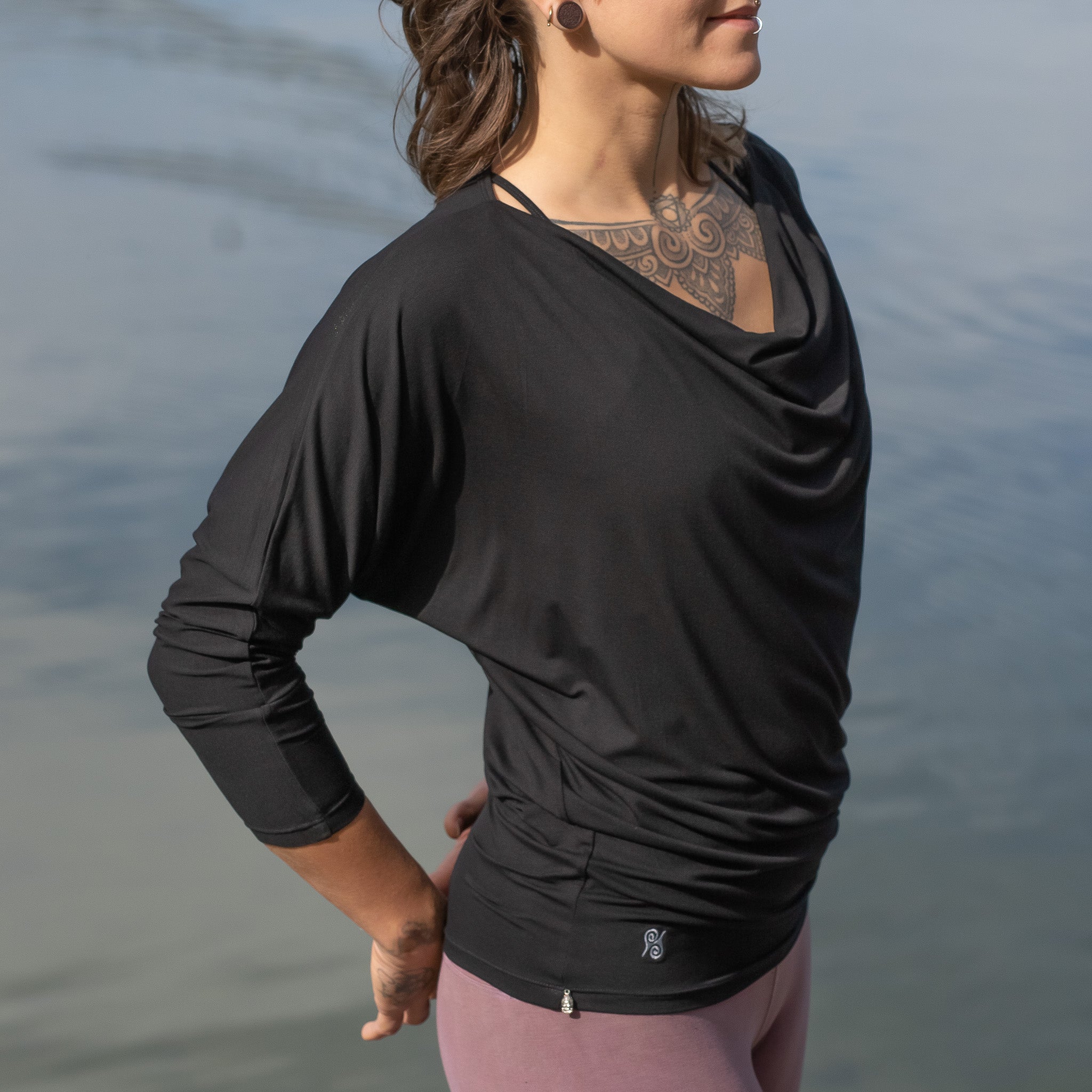 Yoga Shirt Damen aus Bambus Mix - Waterfall Top Long Black