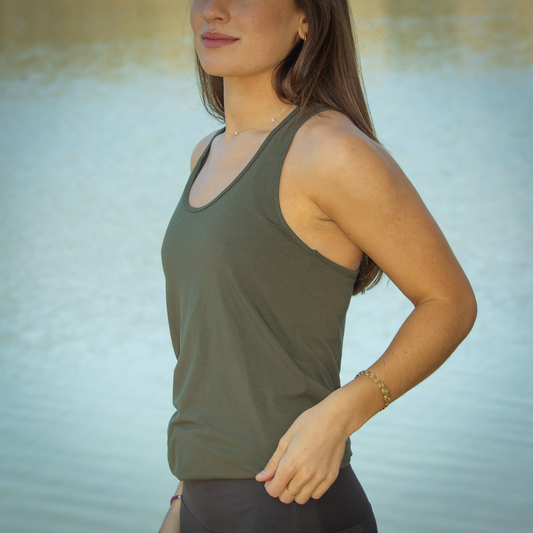 Yoga Shirt Damen aus Bambus Faser - Klassik Top Moosgrün