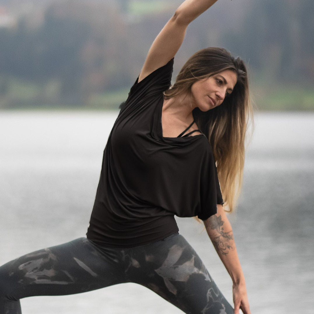 Yoga Shirt Damen aus Bambus Mix - Waterfall Top Short Black