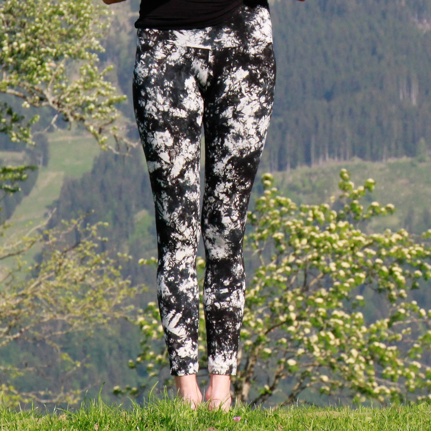 Yoga Leggings Damen aus Bambus Mix - Freaky (Dünnes Material & Standard Material)