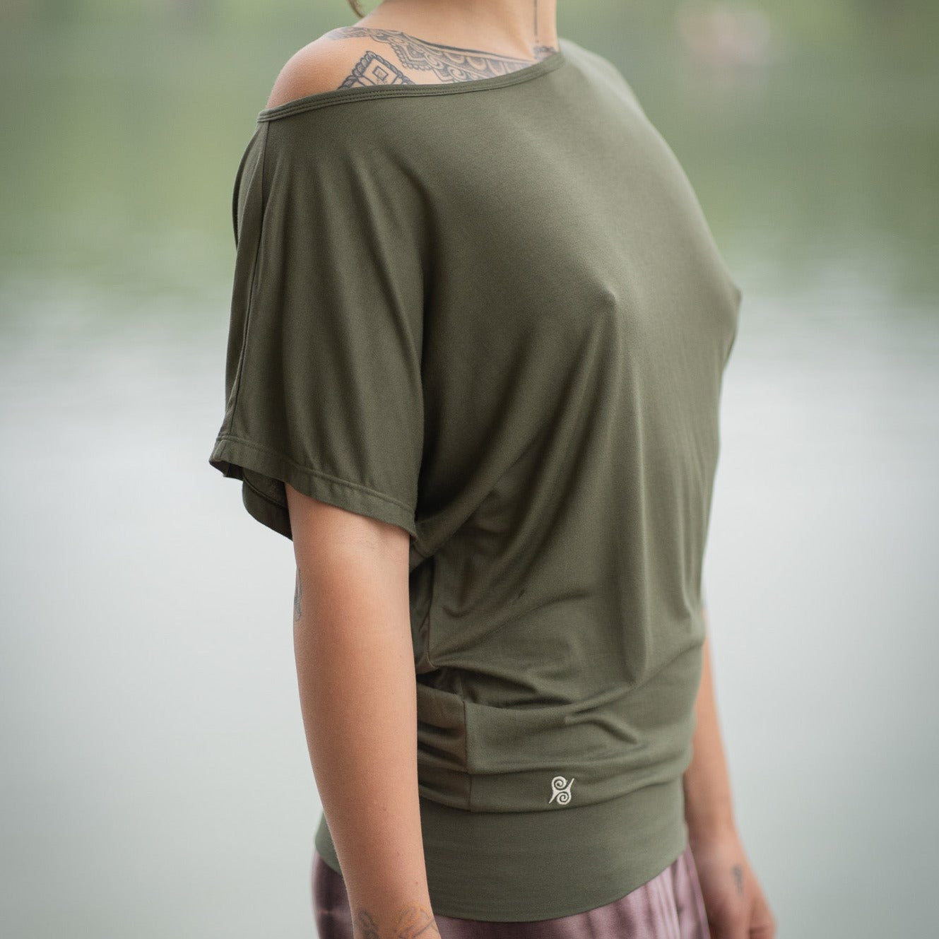 Yoga Shirt Damen aus Bambus Faser - Moosgrün