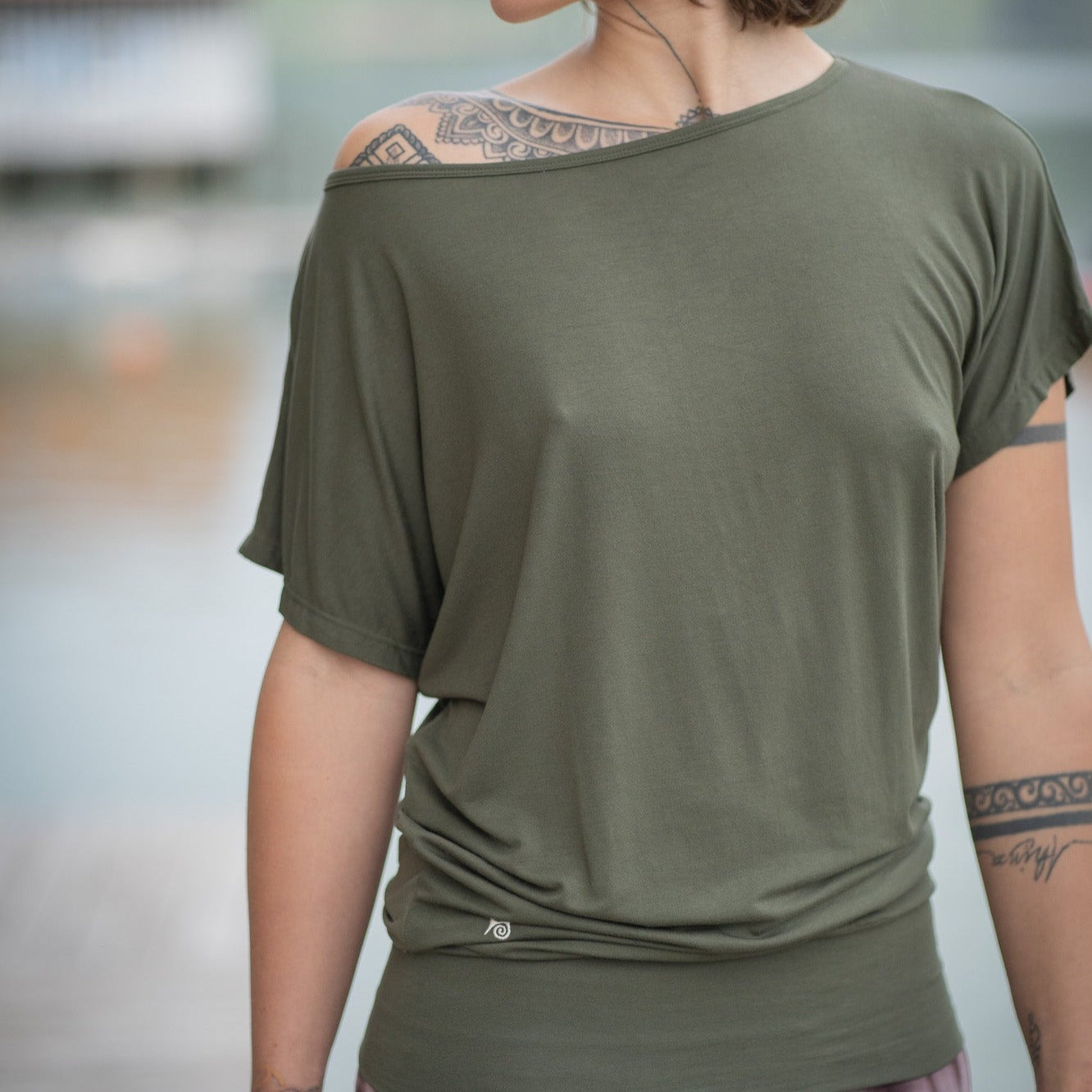 Yoga Shirt Damen aus Bambus Faser - Moosgrün