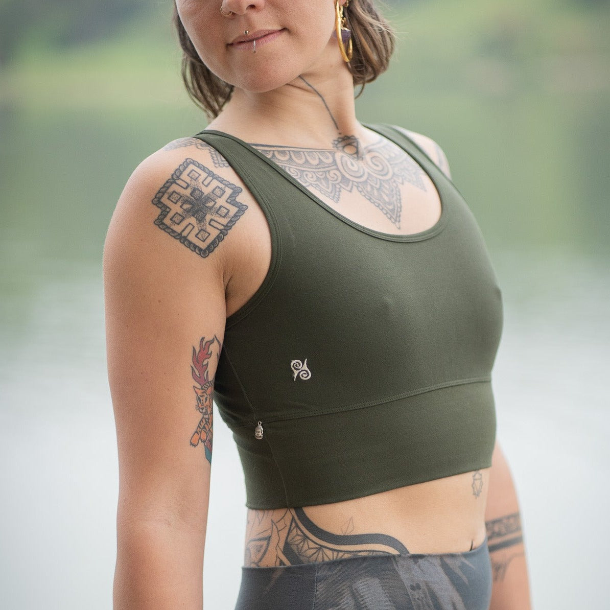 Yoga Top Damen aus Bambus Mix - Snug Top Moosgrün